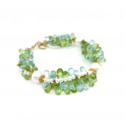 Perlen Armband mit blauen und gruenen Tropfen