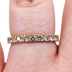 Memoir Goldring mit verschnittgefassten Diamanten