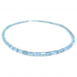 blaue laengliche Aquamarin Kristallkette