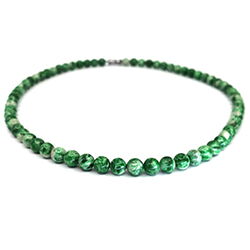 dunkelgruene Jade Kette