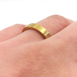 Trauring mit flachem Ringprofil