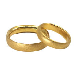 Eheringe aus Gold mit mattierter Oberfläche