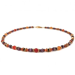 gemischte graue und orange Steinkette