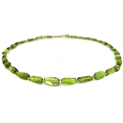 gruene ovale Peridot Kette Naturform