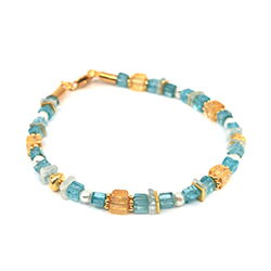 Blaues Edelsteinarmband mit Perlen
