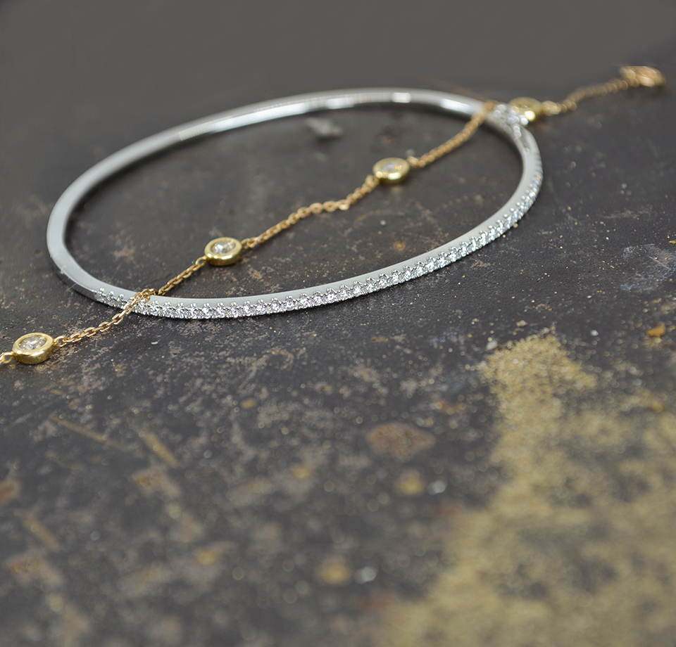 Armreifen mit Diamanten in Gelbgold und Weissgold Goldschmiede Albath
