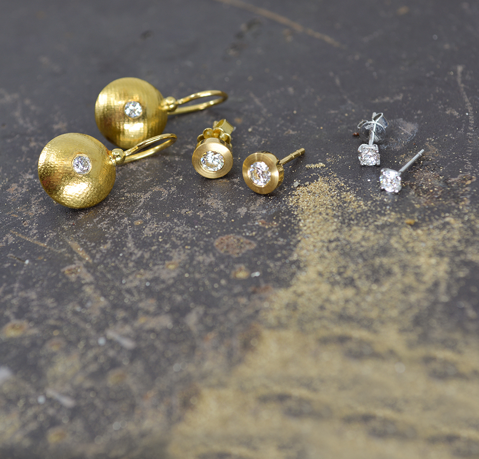 Goldene und Silberne Ohrstecker mit Brillanten Goldschmiede Albath
