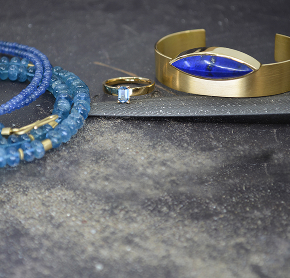 Kette, Ring und Armreif mit blauen Edelsteinen Goldschmiede Albath