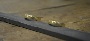 goldene-und-silberne-trauringe-aachen-juwelier
