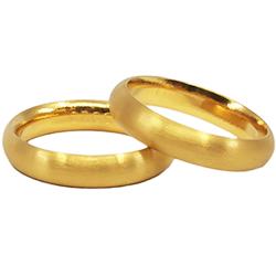zwei ovale seidenmatte Trauringe aus Gelbgold