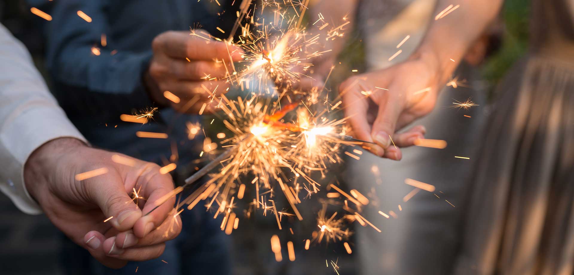 Wunderkerzen mit Haenden Goldschmiede Albath