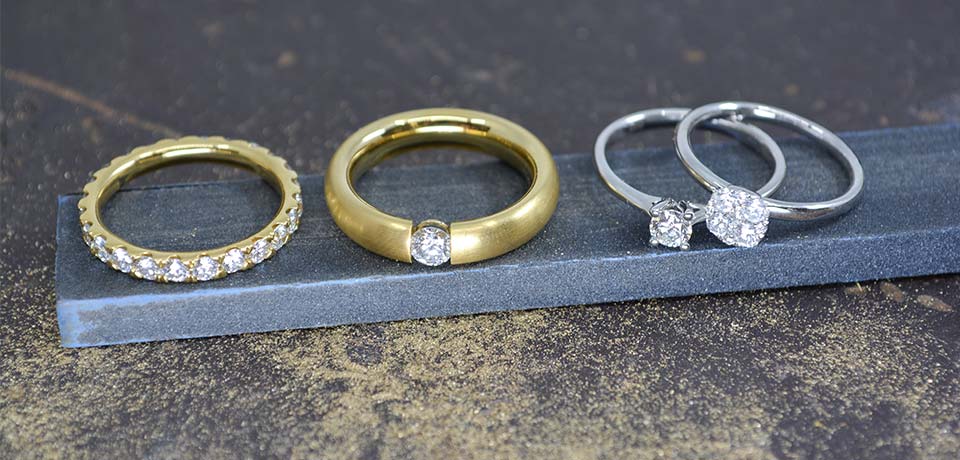 Vier goldene und silberne Brillantringe Goldschmiede Albath