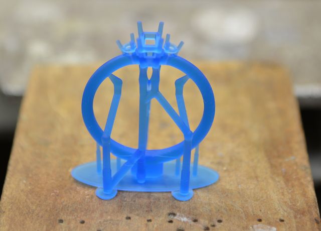 blaues Ringmodell 3d Druck in Stuetzstruktur Goldschmiede Albath