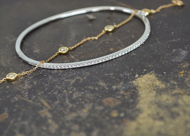 silberner Armreif und goldenes Armband mit Brillanten Goldschmiede Albath