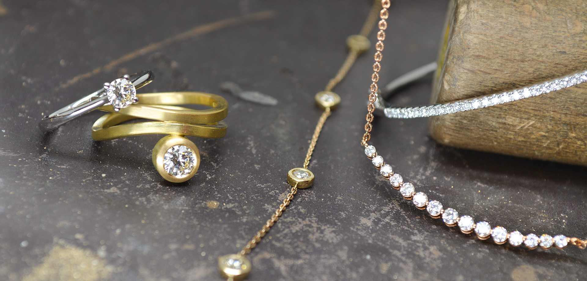 goldene und silberne ringe und armbaender mit Brillanten Goldschmiede Albath