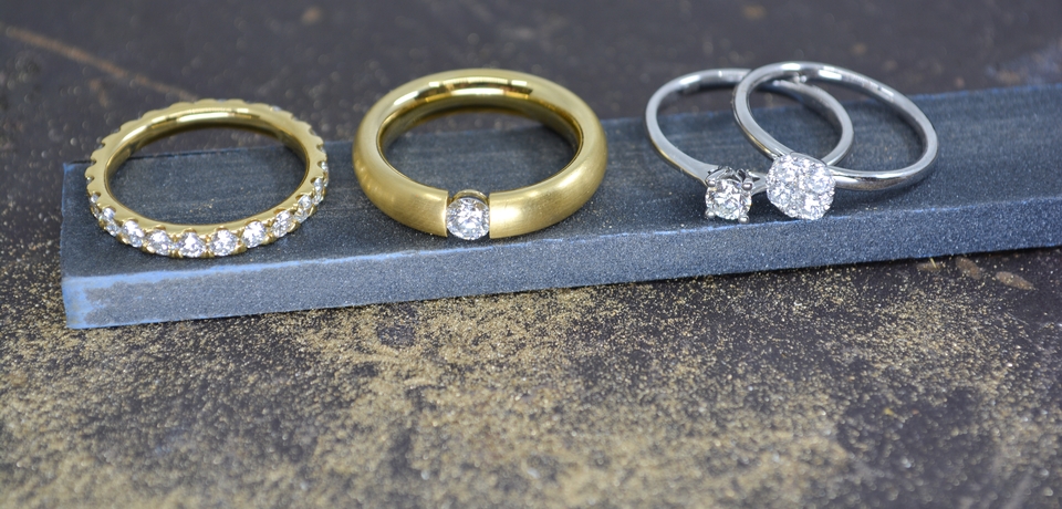 goldene und silberne Ringe fuer Verlobung Goldschmiede Albath