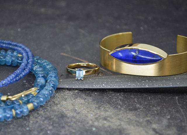 blaue Ringe, Ketten und Armreif Goldschmiede Albath