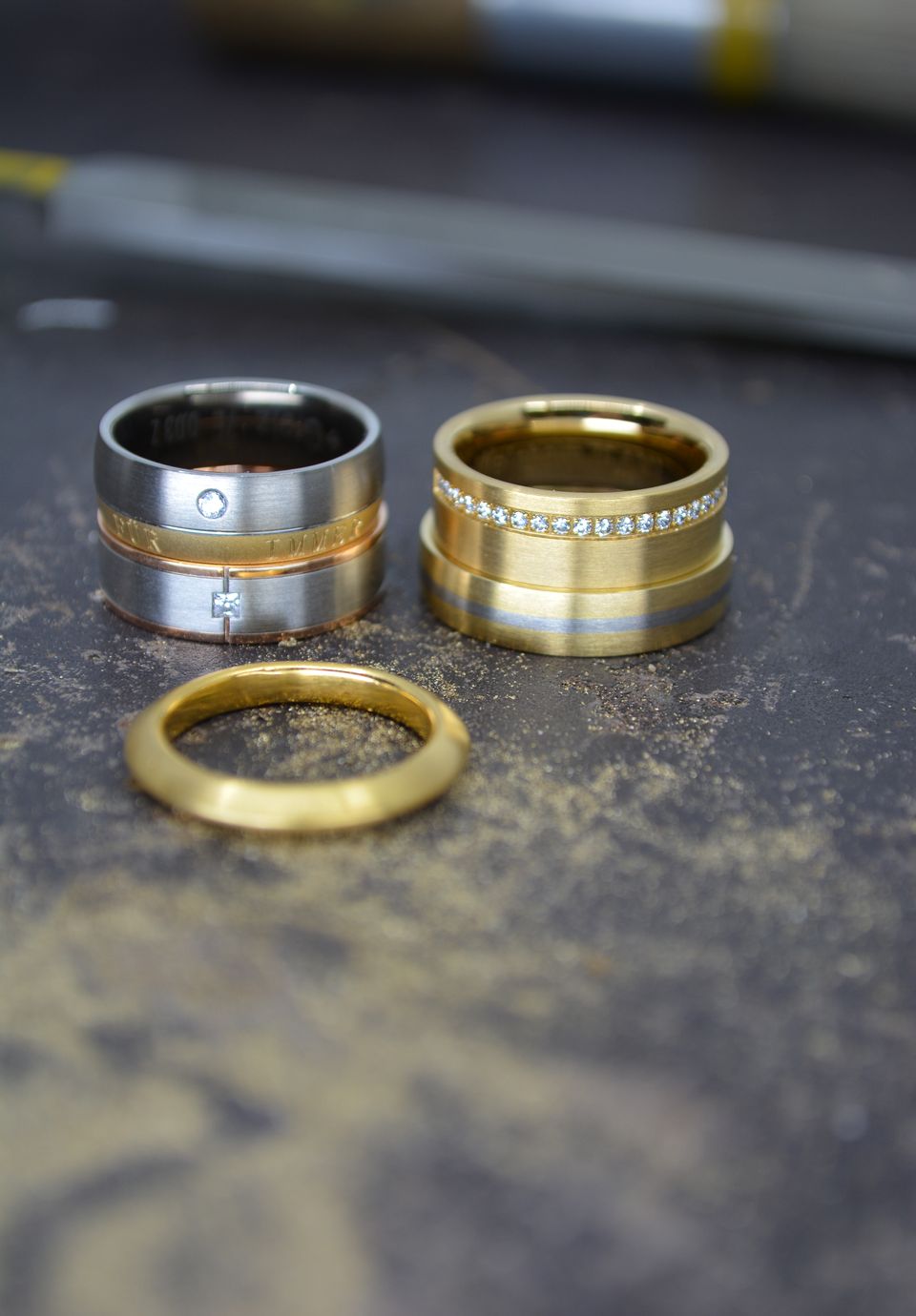 Trauringe aus Weissgold und Gelbgold mit Brillanten Goldschmiede Albath
