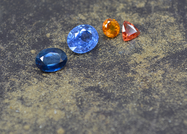 blaue und orange Saphirsteine Goldschmiede Albath