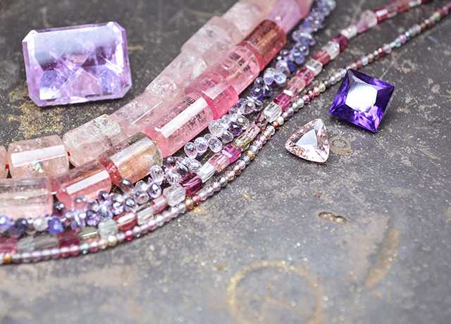 pinke Edelsteine und Ketten Goldschmiede Albath