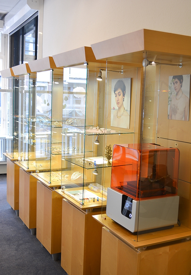 Schmuckvitrinen und ein 3D Drucker Goldschmiede Albath